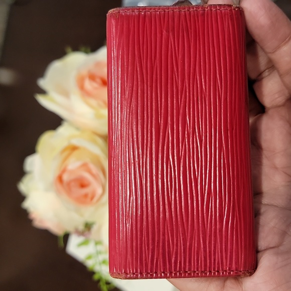 Authentic Louis Vuitton Epi key case - Picture 2 of 8